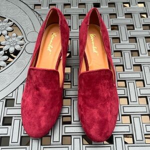 Never worn burgundy 2” heel shoes in size 9